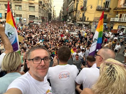 Napoli Pride 2023, la città si tinge di arcobaleno. Arci Mediterraneo è in prima fila. Anniciello: “In piazza per nuova primavera dei diritti”