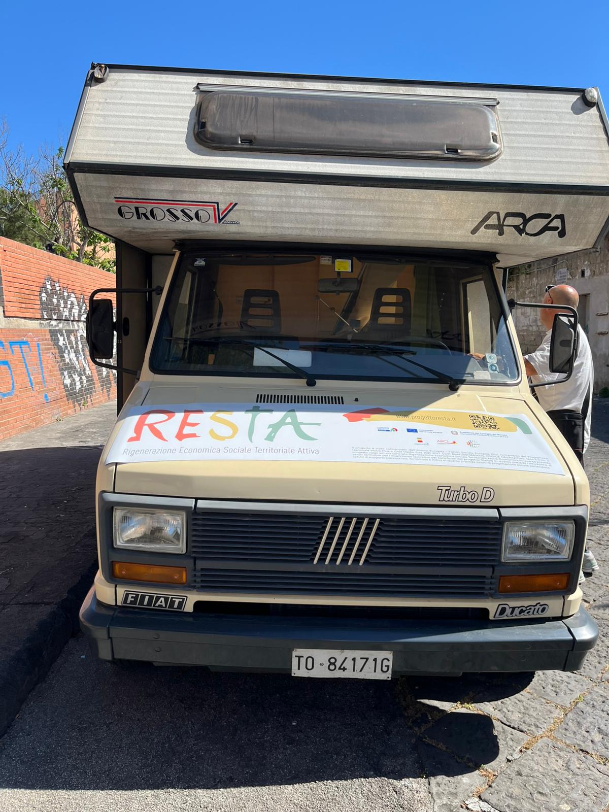 Napoli Est – Dopo l’inaugurazione, il progetto Resta rischia la chiusura anticipata. Gli operatori: “Non cederemo ai ricatti, difendiamo legalità e territorio”